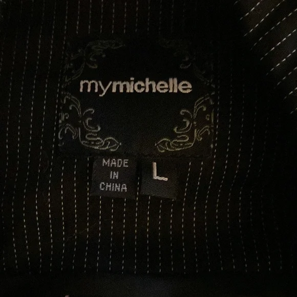 Women’s cute cropped short sleeve pinstriped blazer - Picture 6 of 7